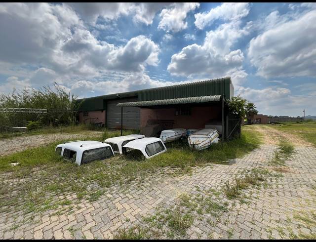 3,000M² WAREHOUSE FOR SALE IN VULCANIA